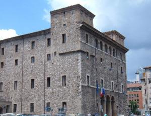 Terni - Palazzo Spada e largo Flachi.jpg