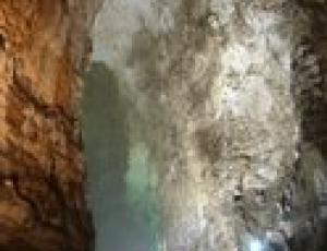 grotta monte cucco2.jpg
