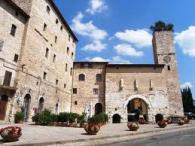 Spello Porta Consolare.jpg